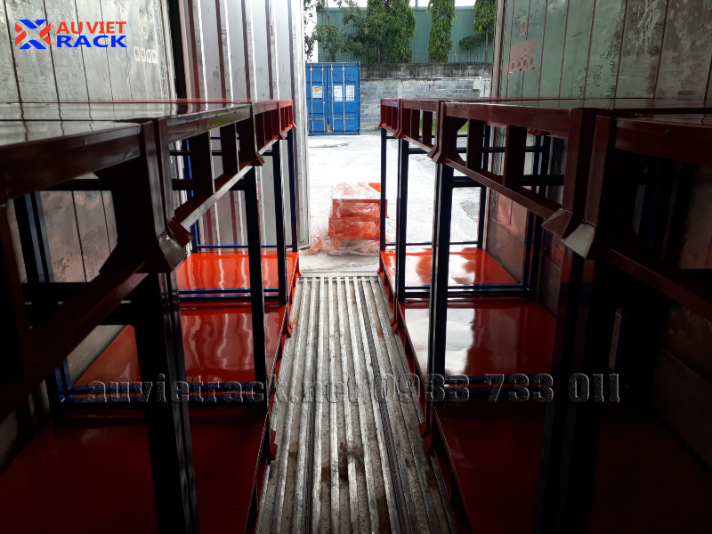 pallet sắt xếp chồng